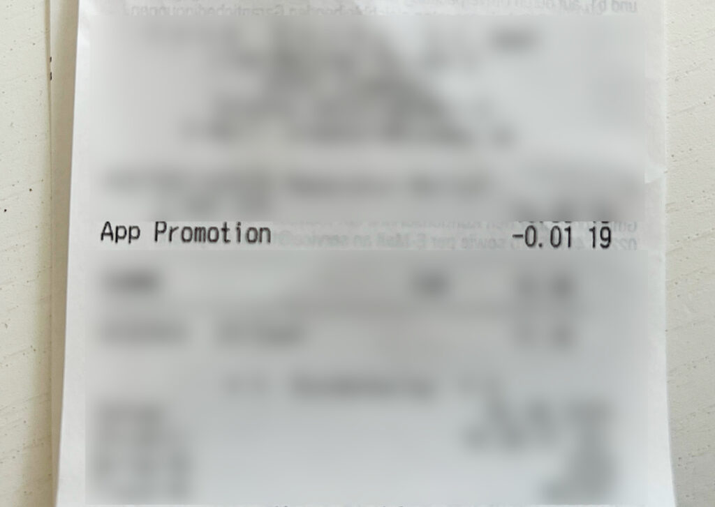 Ein Kassenbon aus dem Baumarkt, auf dem ich lediglich die Zeile mit dem Rabatt für die App Promotion nicht unkenntlich gemacht habe. Es gibt sage und schreibe einen Cent Rabatt dort zu lesen.